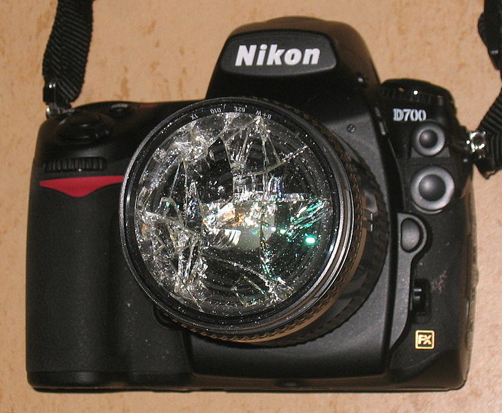 729px-nikon_d700_defekter_bw_filter_uv_010_und_obejektiv_28-85mm_kw_2009_03_010.jpg