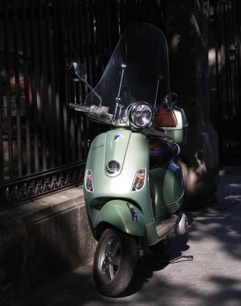 Vespa...in lumini si umbre