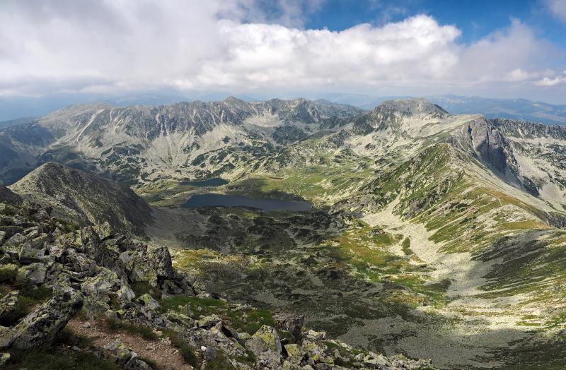 Caldarea Bucurei si Lacul Bucura